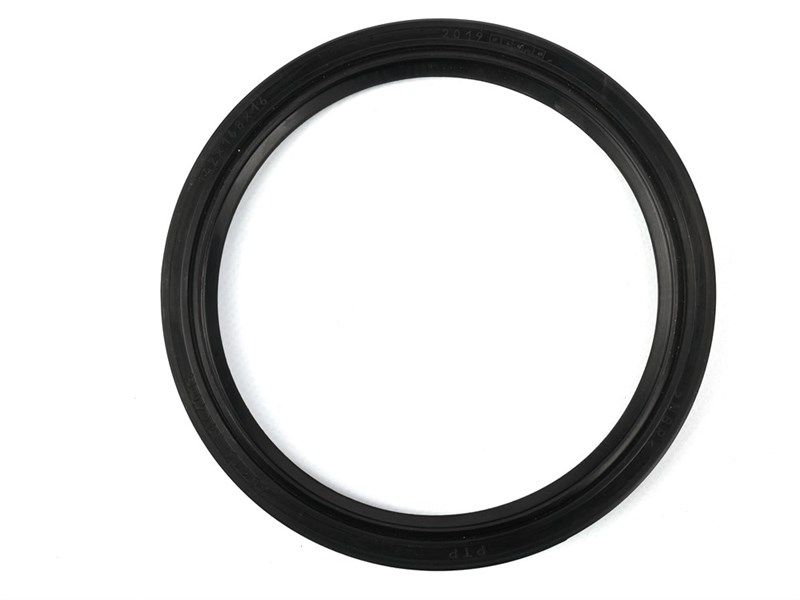 Сальник 142х168х15-2.2 а/м КАМАЗ-ЕВРО задней ступицы, чёрный с пружиной, без обоймы, NBR (Балаково) 65115-3104018