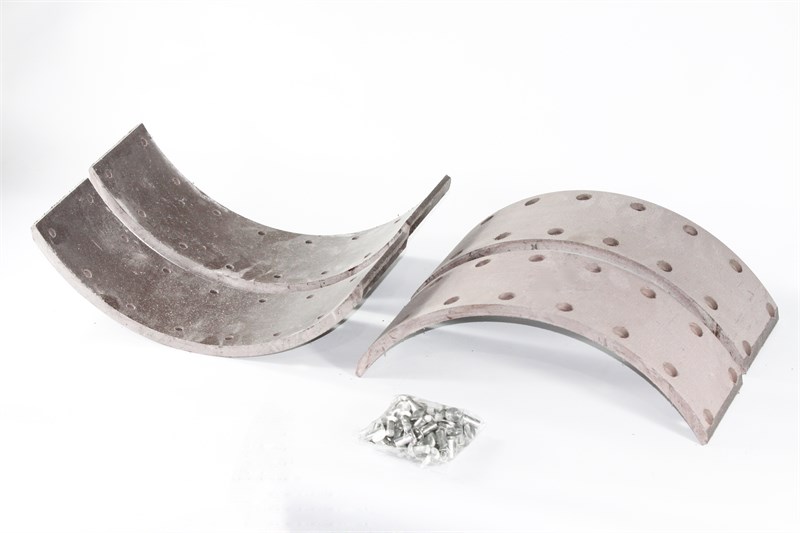 Рем. комплект тормозных накладок а/м УРАЛ-375 стар. обр.  (Сверл./с заклёпками/ширина 120мм./ к-т 4 шт.) 375-3501105 н.ч.