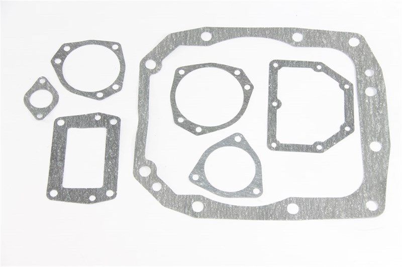 Набор прокладок корпуса сцепления МТЗ-1221: 7 наим., паронит 0,6мм. (состав: 240-1002082, 80-1601091, 80-1601092, 80-1601173, 80-1601314, 80-1601343, 80-1701026) Москва ( ОЕ 12-124-200 ) 12-124-200