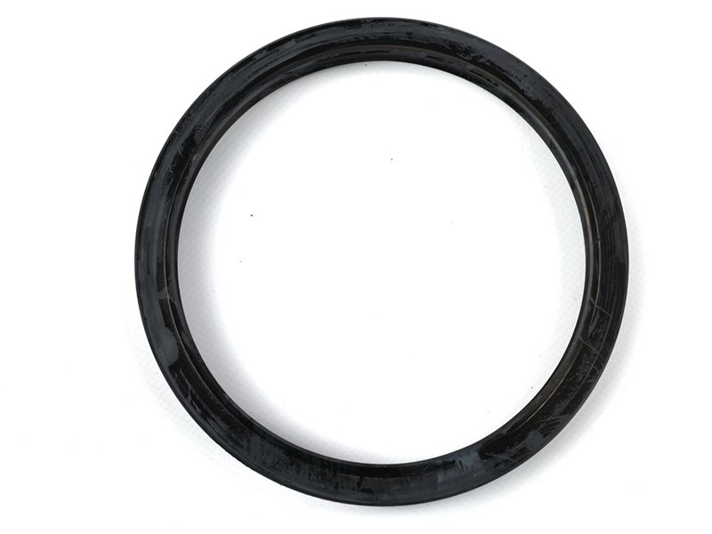 Сальник 142х168х14/16,5-2,2 а/м ЗИЛ задней ступицы (чёрный с пружиной/NBR) Чайковский 307287-П