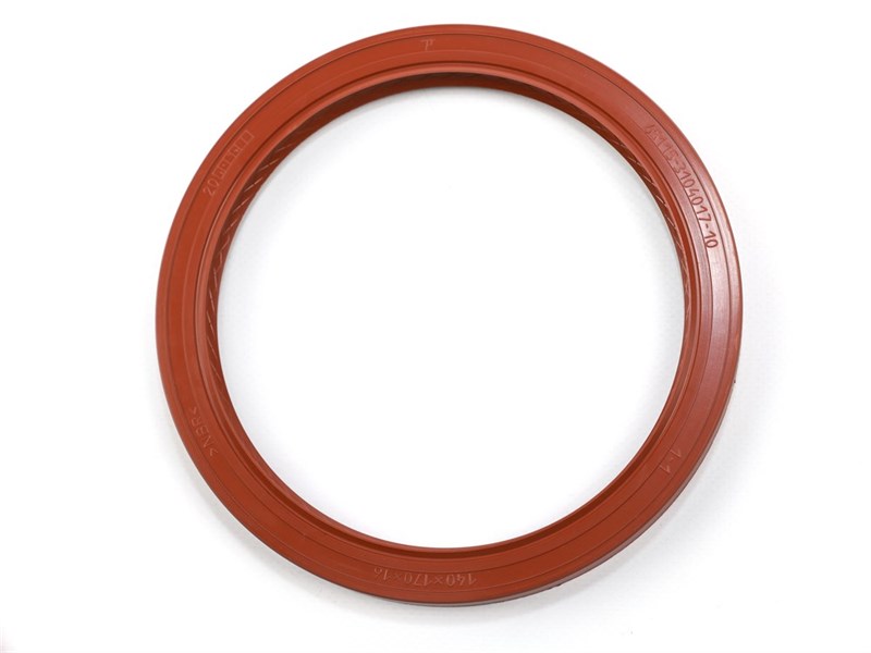 Сальник 140х170х16 а/м КАМАЗ задней ступицы (евро) (красный с пружиной/NBR) Резинотехника г. Балаково ( ОЕ 65115-3104017 к.(NBR) )  65115-3104017 к.(NBR)