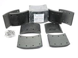 Рем. комплект тормозных накладок а/м КАМАЗ-53229, 53215, 65115, 65117 после 06.2013 г. 4 длинные+ 4 короткие (Сверл./не шлиф/с заклёпками/ширина 140мм./ к-т 8 шт. толст.+тон.) Тамбов АТИ 53229-3501105К-НР (св./не шлиф)